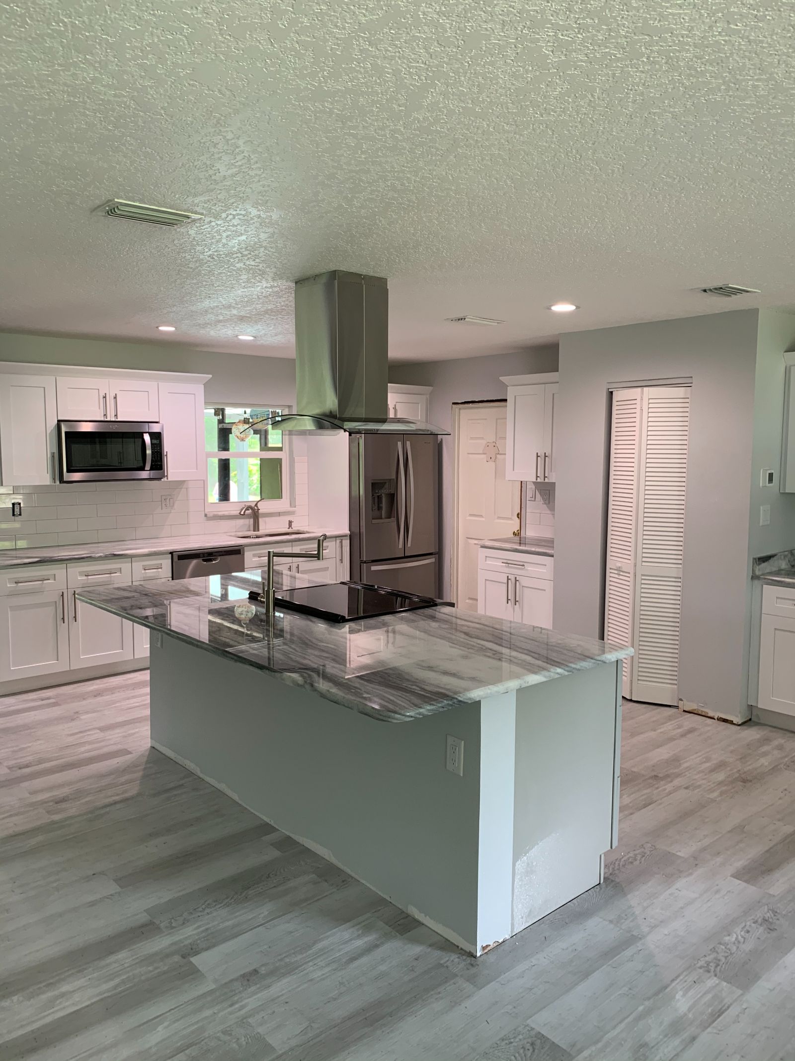 Kitchen Remodeling Service in St Petersburg, FL Kitchen Remodeling Service in St Petersburg, FL